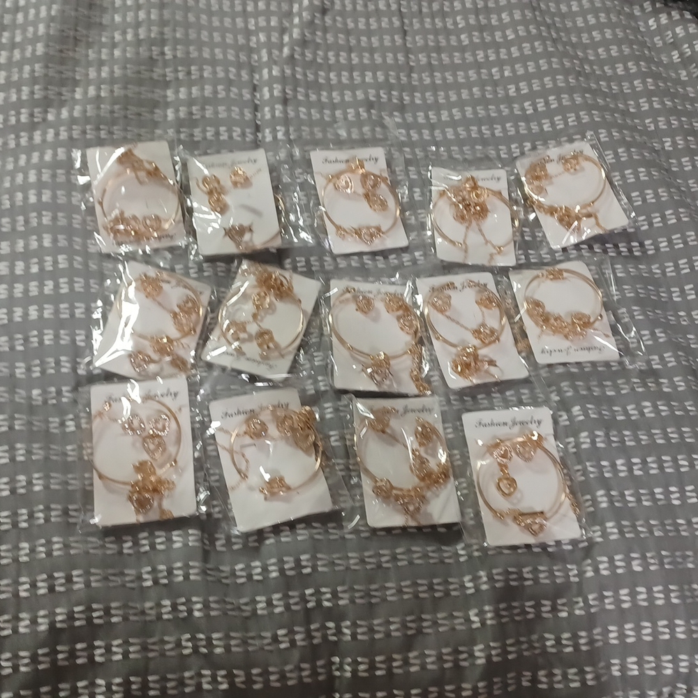 Women and girls jewerly(14 sets)